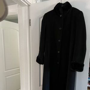 Steve by Searle Long Black, Size 2, Fur Color and Fur cuff winter coat